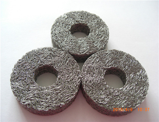 میله های بالشتک فلزی استوانه ای Dia.2-100mm 50G چگالی سفارشی نصب شده